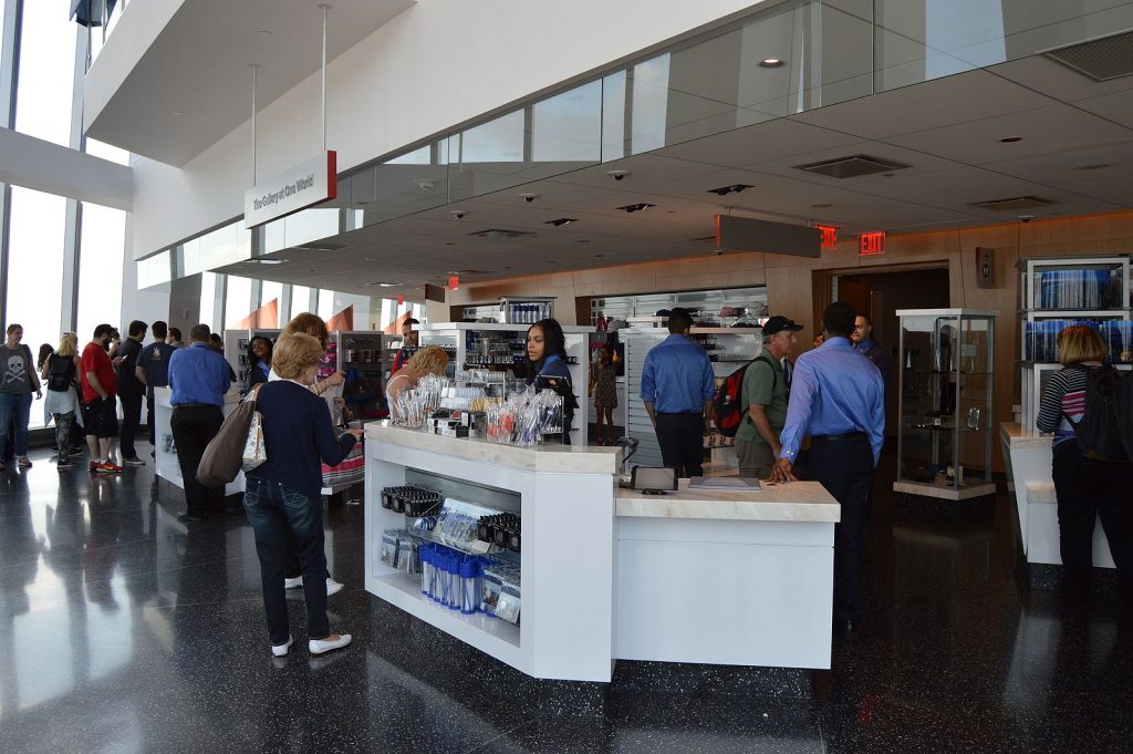 One_World_Observatory_-_gift_shop